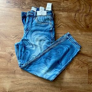 Brand new high rise Mom jeans, cute print with tags still on.!